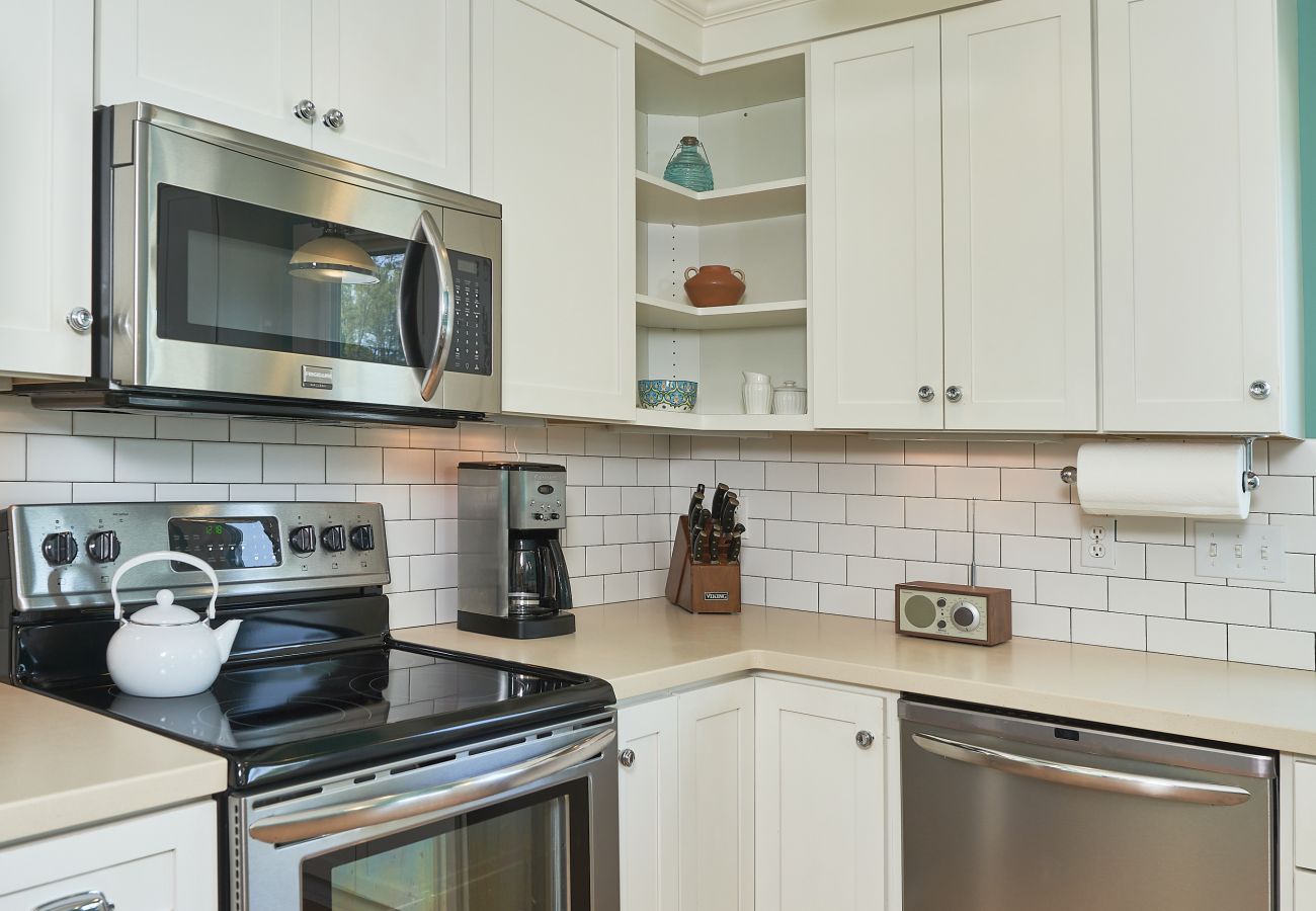 Townhouse in Holland - The Marblehead Luxury Townhome, Pool, Hot Tub, Golf Membership,  Near Lake and Beaches