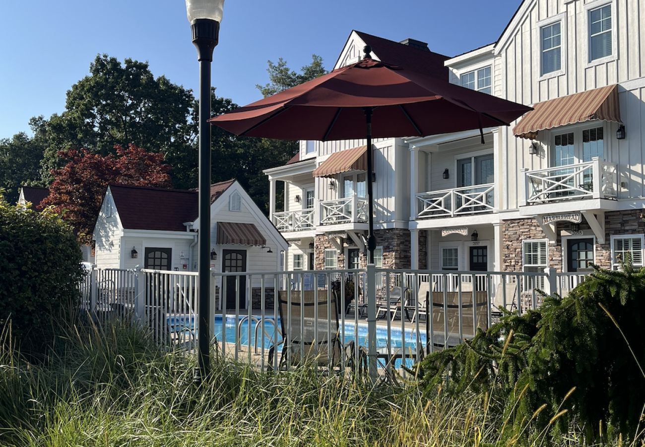 Townhouse in Holland - The Marblehead Luxury Townhome, Pool, Hot Tub, Golf Membership,  Near Lake and Beaches