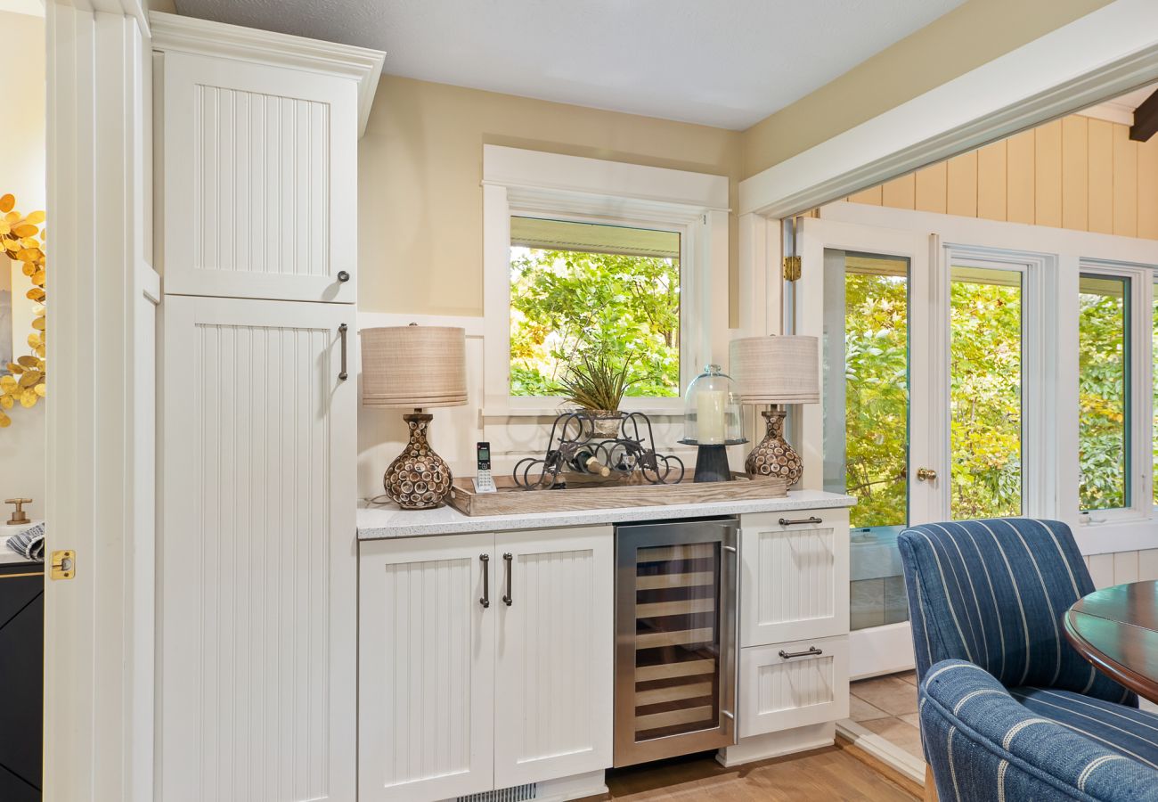 House in Holland - Luxury Macatawa Beach Home with Stunning Lake Michigan Views and Private Beach Access