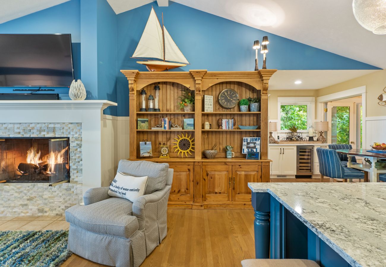 House in Holland - Luxury Macatawa Beach Home with Stunning Lake Michigan Views and Private Beach Access