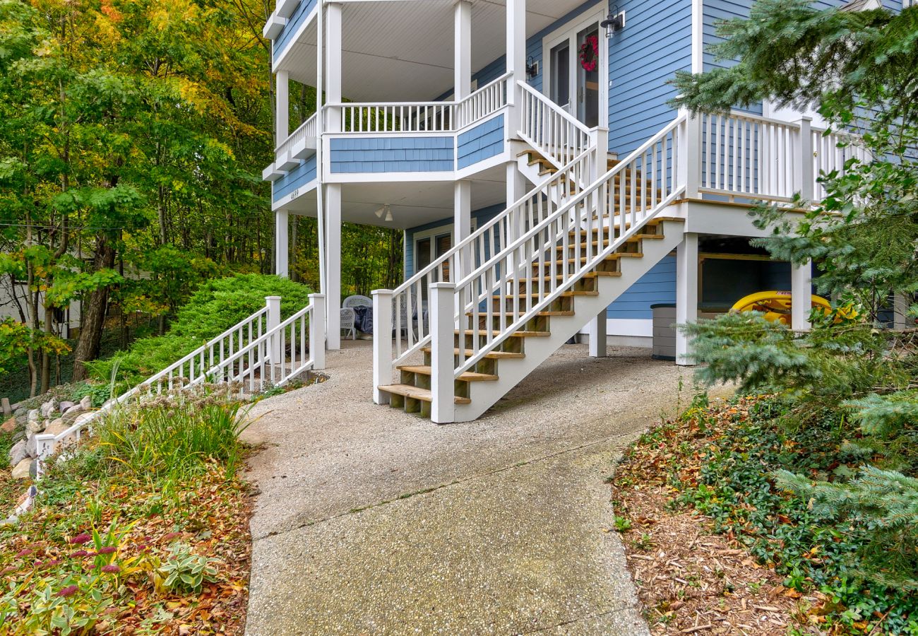 House in Holland - Luxury Macatawa Beach Home with Stunning Lake Michigan Views and Private Beach Access