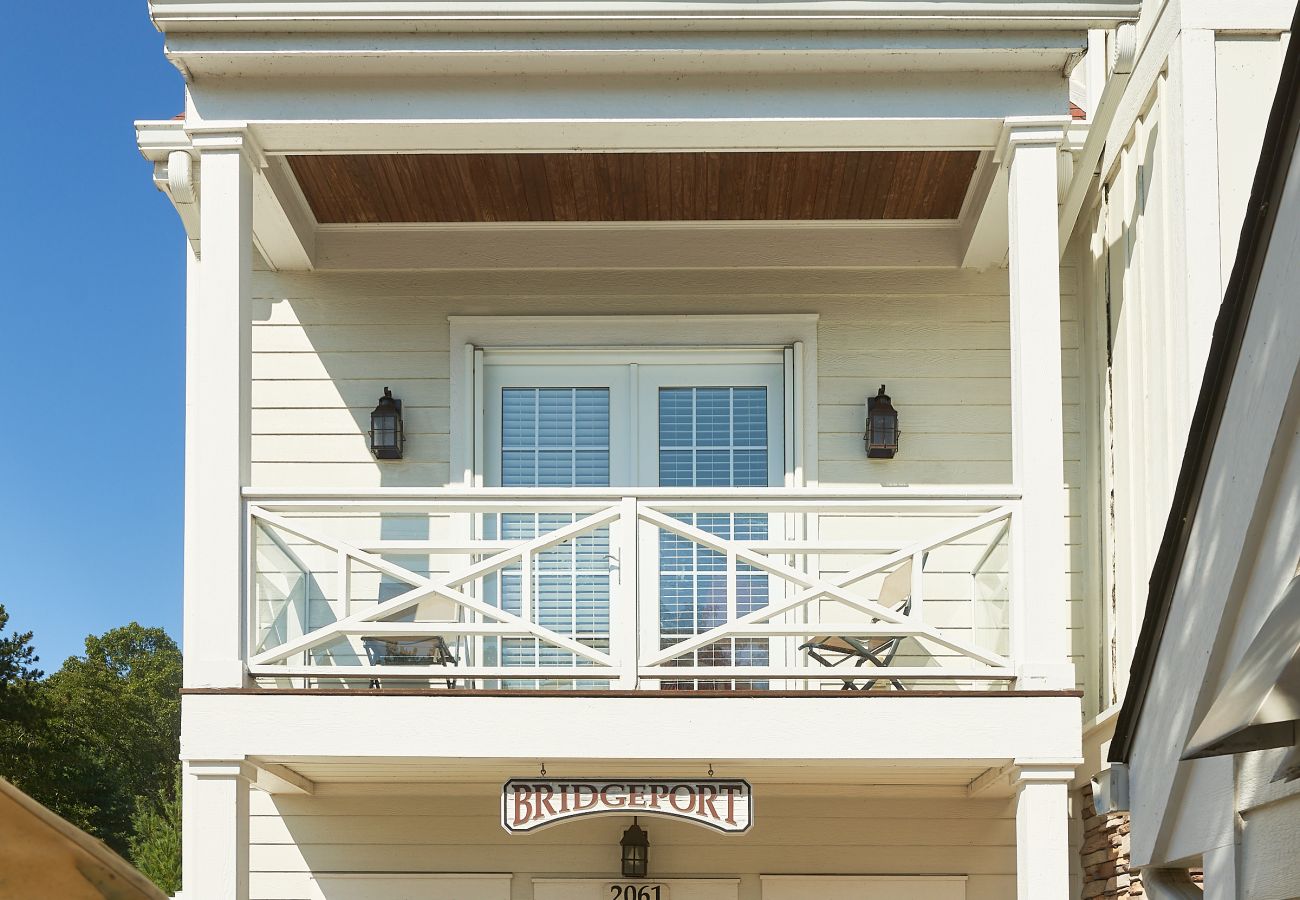 Townhouse in Holland - The Bridgeport Luxury Townhome, Pool, Hot Tub, Golf Membership,  Near Lake and Beaches