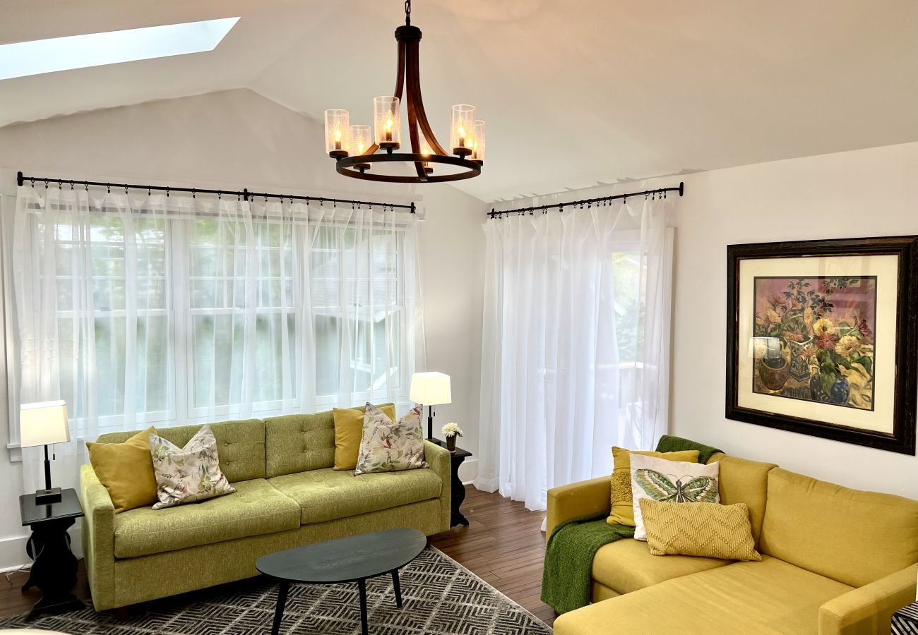 House in Saugatuck - Birch House and Cottage