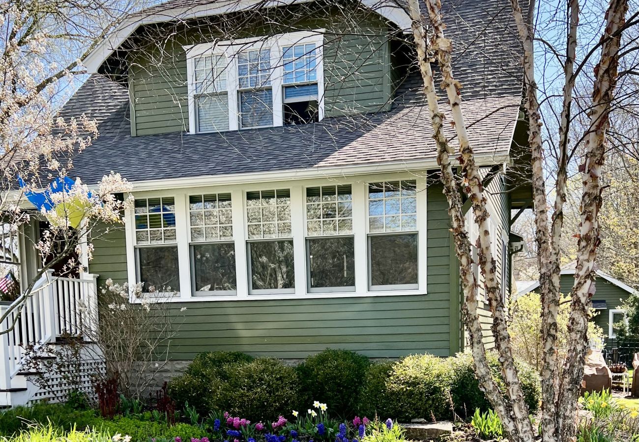 House in Saugatuck - Birch House and Cottage