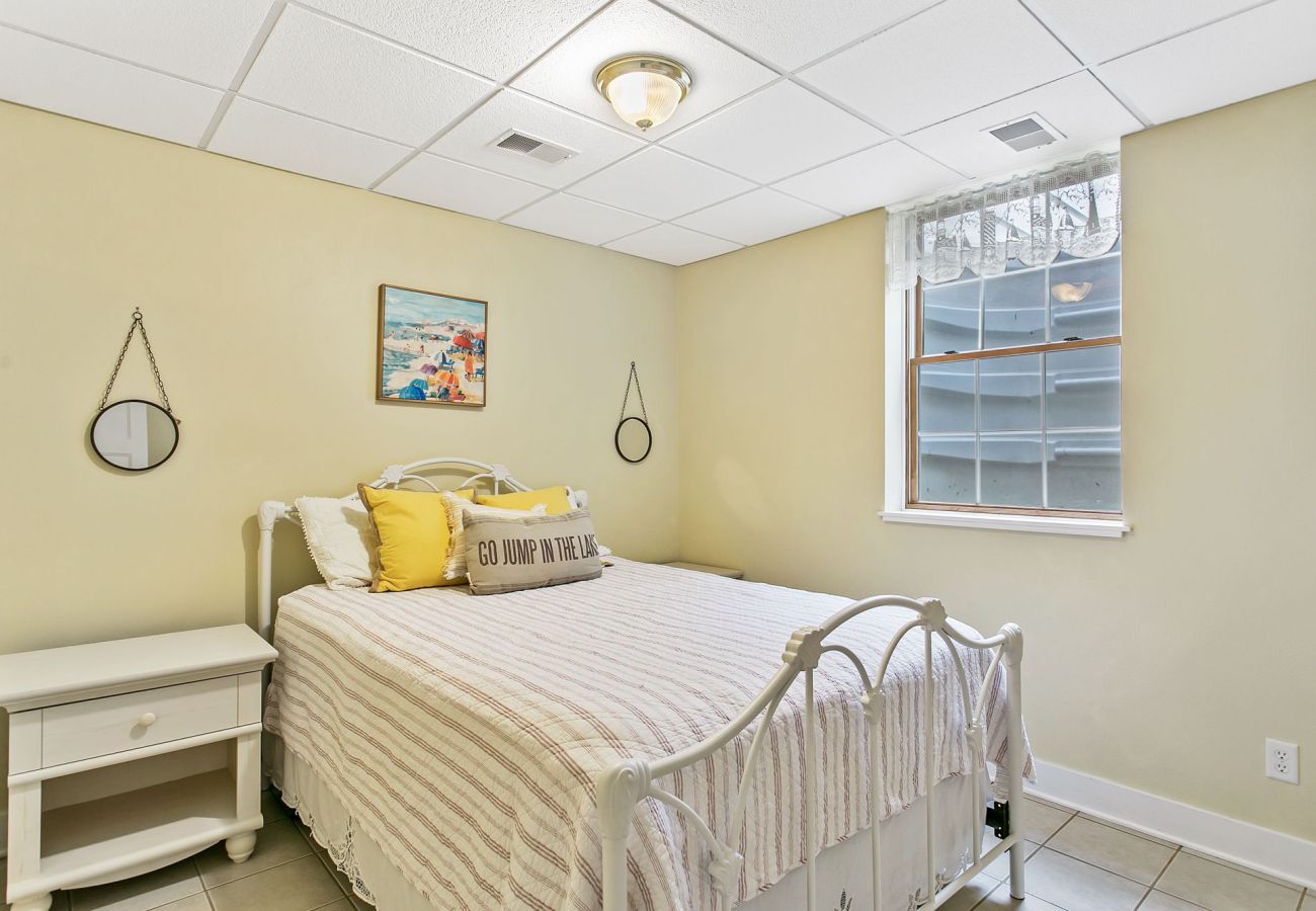 Queen bedroom 