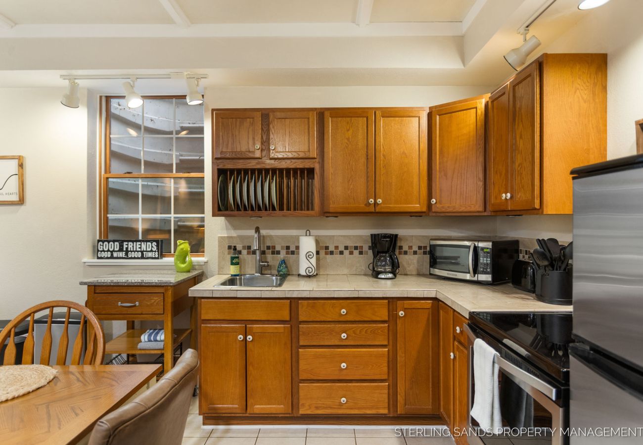 House in Douglas - Close to Beaches, Downtown Douglas, & Saugatuck! - Lower Coastal Carriage House