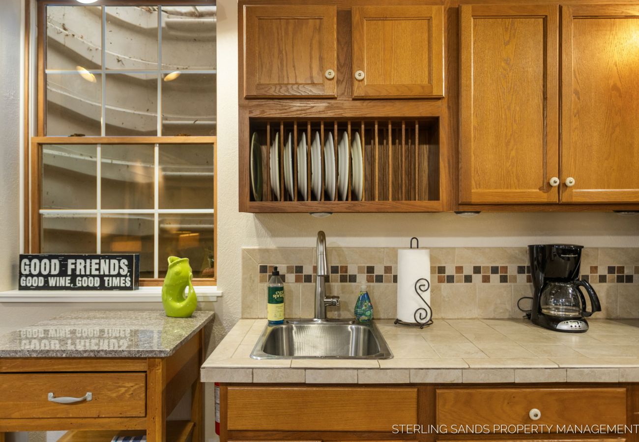 House in Douglas - Close to Beaches, Downtown Douglas, & Saugatuck! - Lower Coastal Carriage House