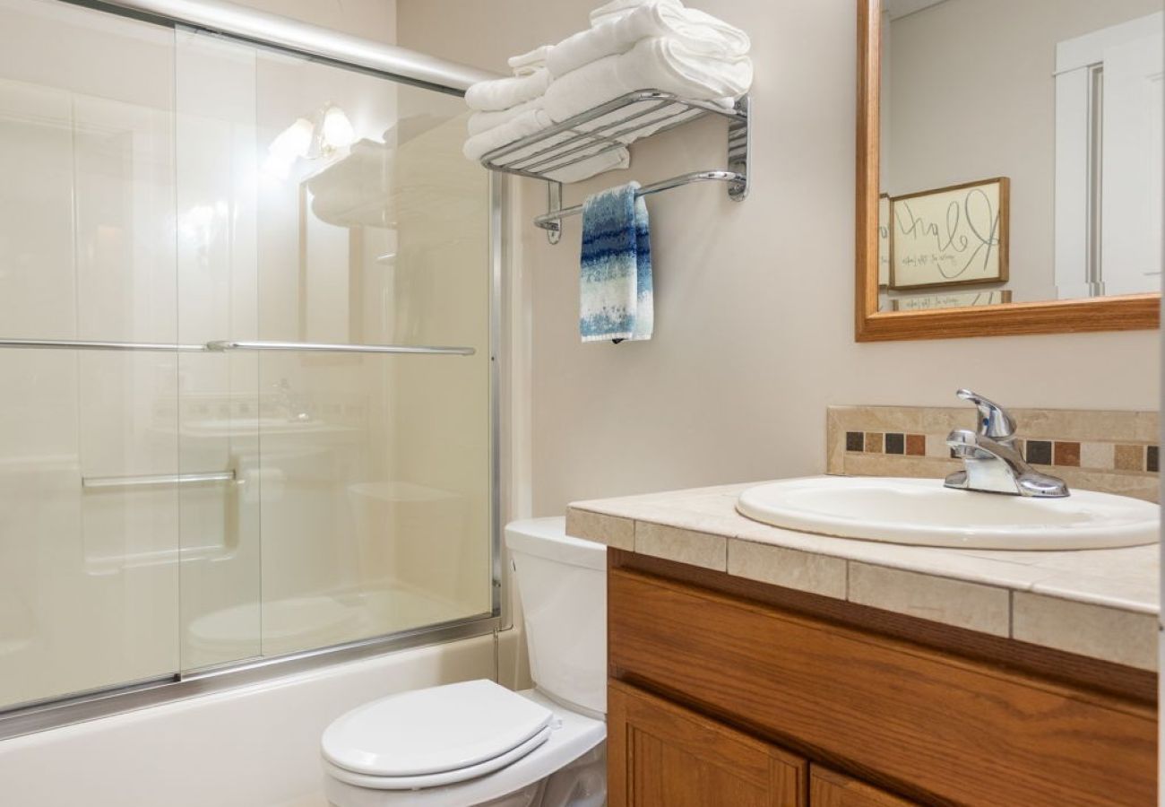 House in Douglas - Close to Beaches, Downtown Douglas, & Saugatuck! - Lower Coastal Carriage House