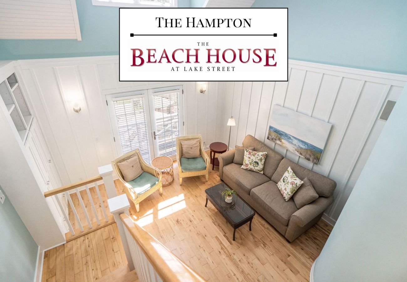 Townhouse in Holland - 2BR Beachy Townhome Sleeps 8 | Pool, Hot Tub, Free Golf, Near Lake MI