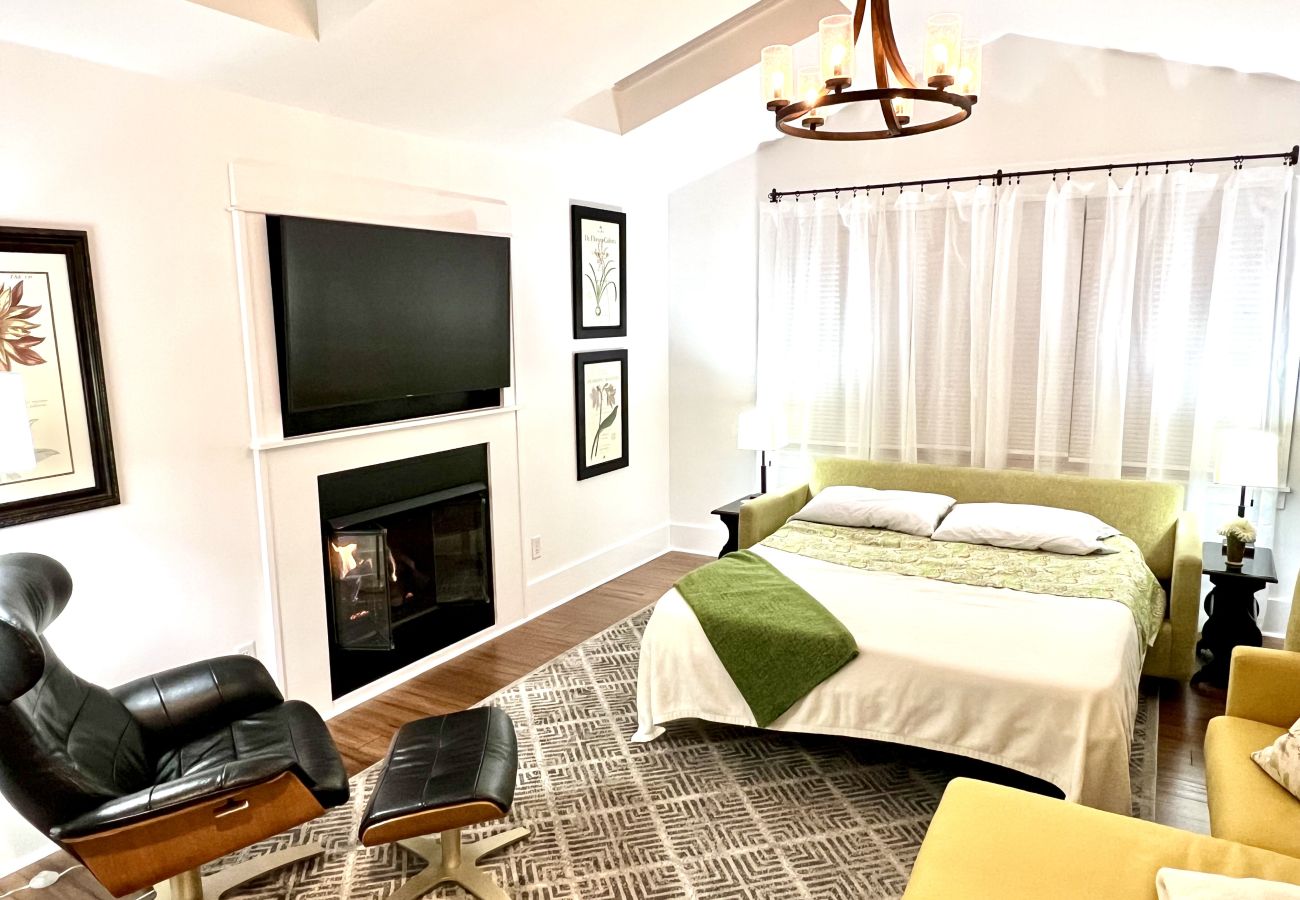 House in Saugatuck - The Birch House