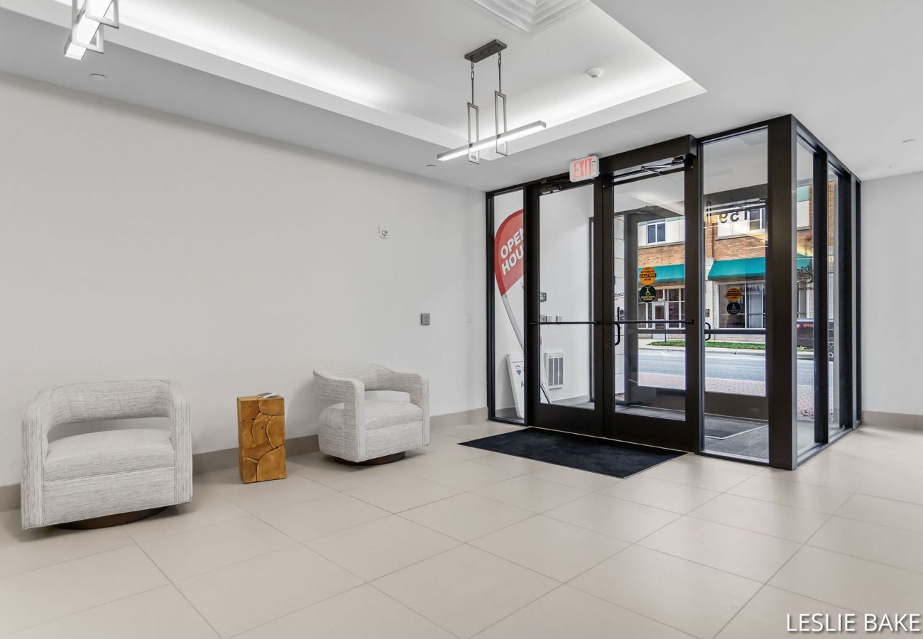 Condominium in Holland - Downtown Holland Getaway - Modern Luxury Condo