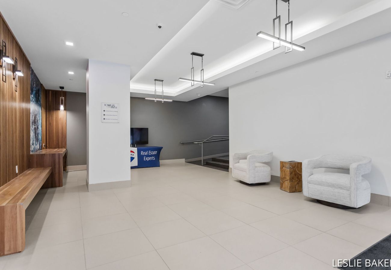 Condominium in Holland - Downtown Holland Getaway - Modern Luxury Condo