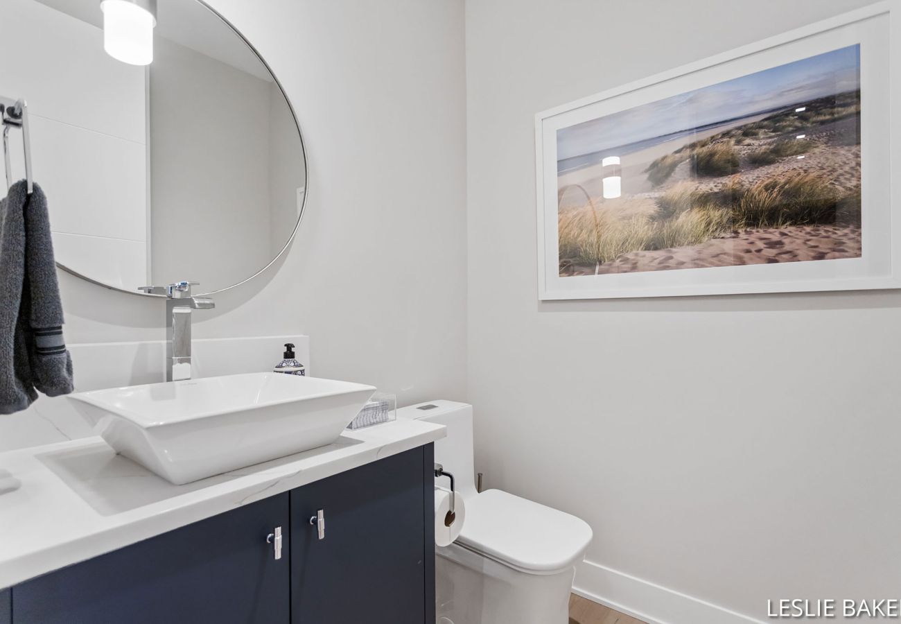 Condominium in Holland - Downtown Holland Getaway - Modern Luxury Condo