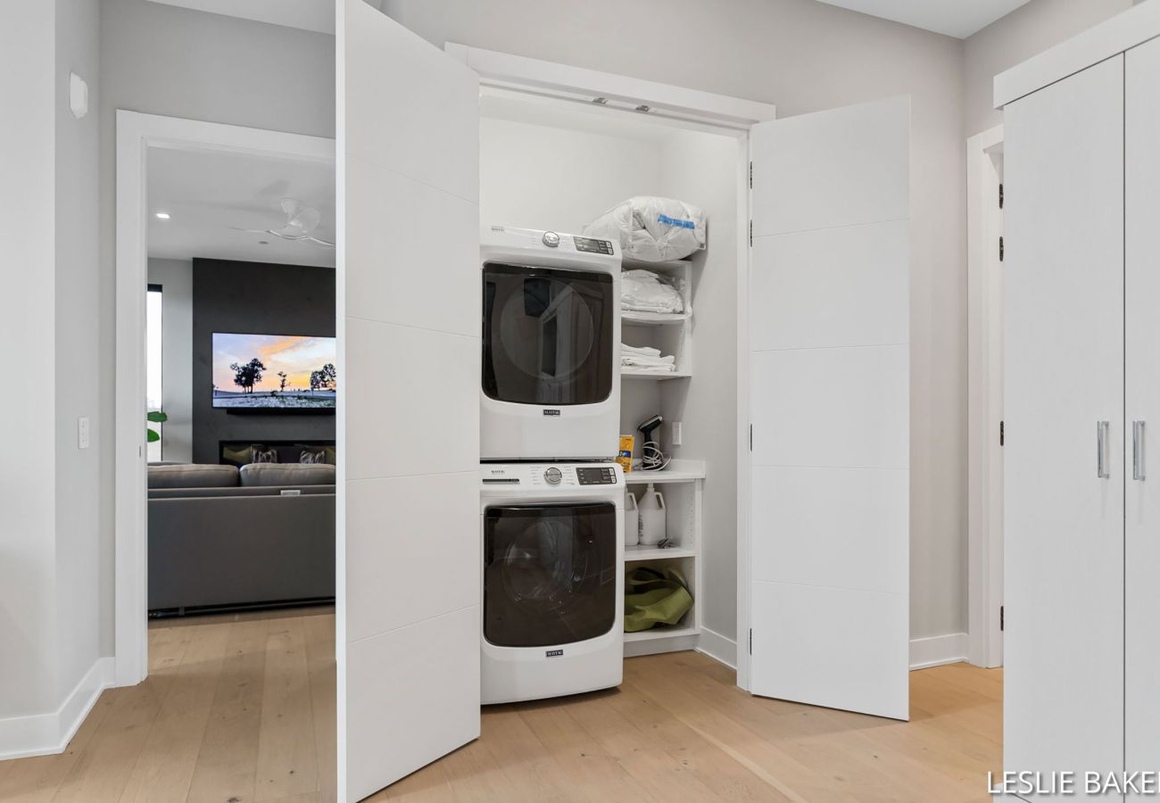 Condominium in Holland - Downtown Holland Getaway - Modern Luxury Condo