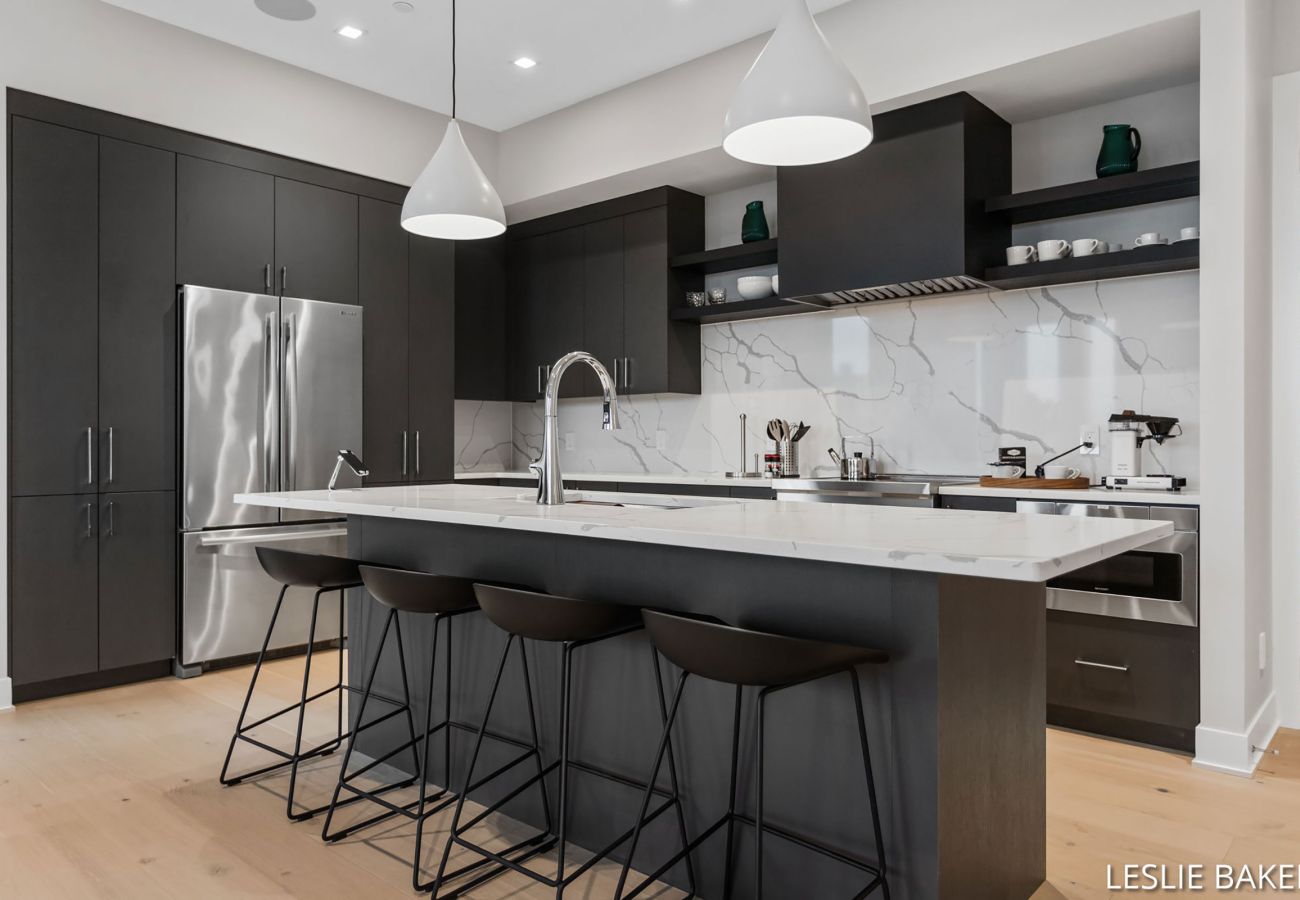 Condominium in Holland - Downtown Holland Getaway - Modern Luxury Condo