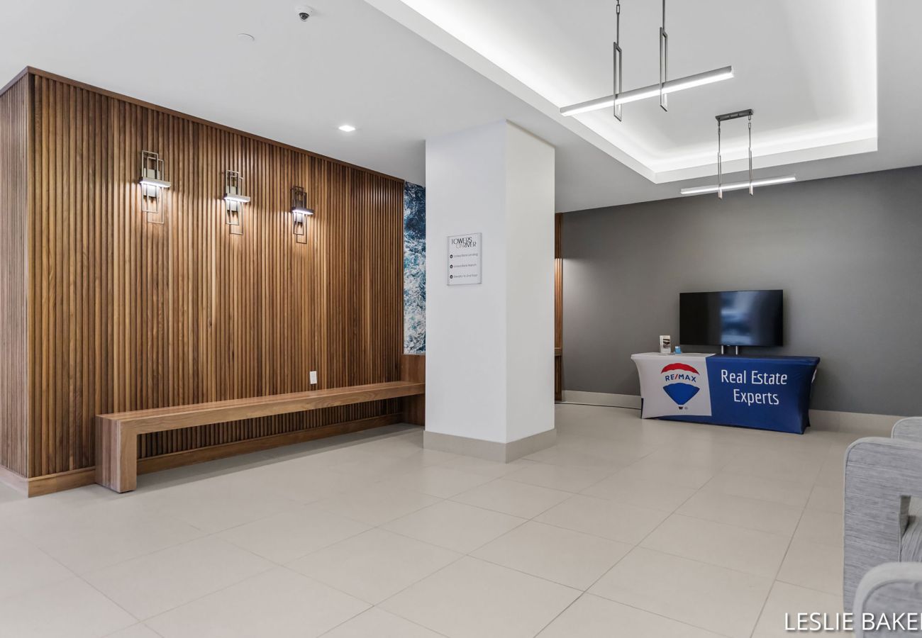 Condominium in Holland - Downtown Holland Getaway - Modern Luxury Condo