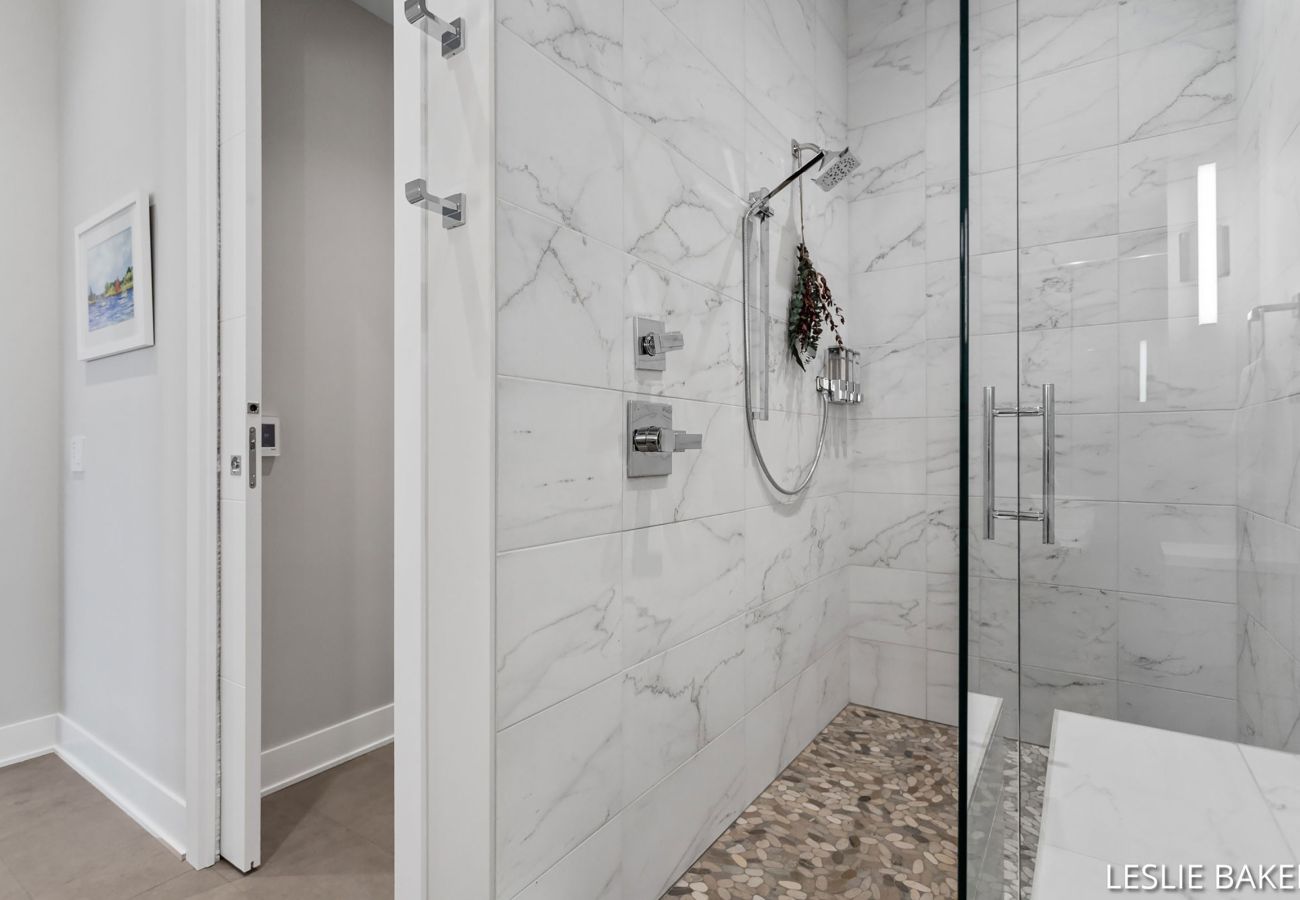 Condominium in Holland - Downtown Holland Getaway - Modern Luxury Condo
