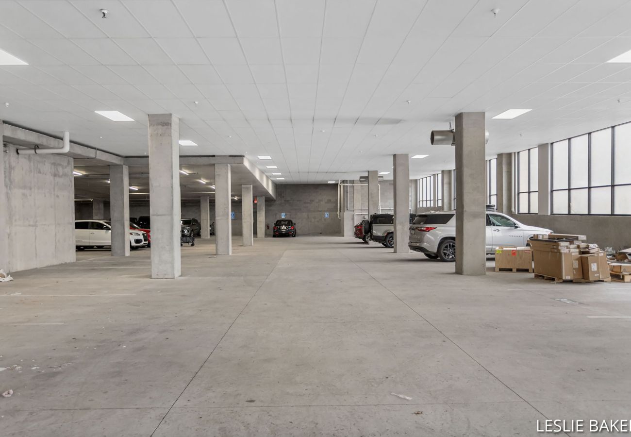 Condominium in Holland - Downtown Holland Getaway - Modern Luxury Condo