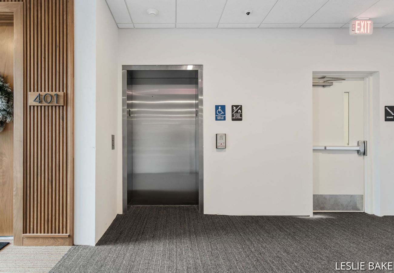 Condominium in Holland - Downtown Holland Getaway - Modern Luxury Condo