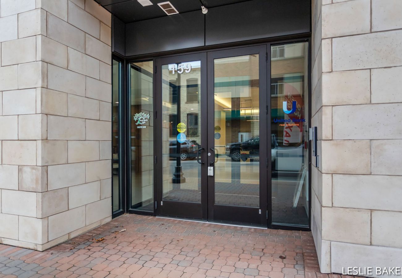 Condominium in Holland - Downtown Holland Getaway - Modern Luxury Condo