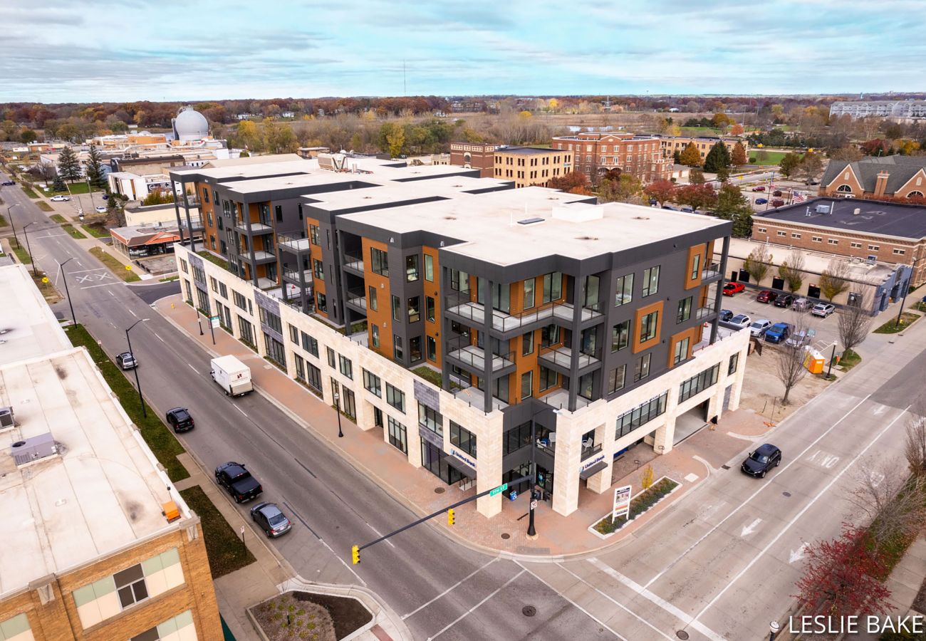 Condominium in Holland - Downtown Holland Getaway - Modern Luxury Condo