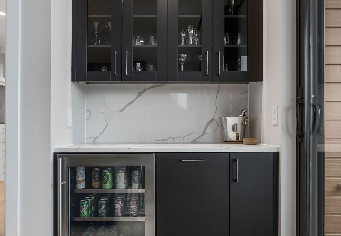Condominium in Holland - Downtown Holland Getaway - Modern Luxury Condo