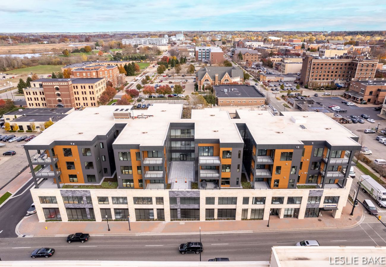 Condominium in Holland - Downtown Holland Getaway - Modern Luxury Condo