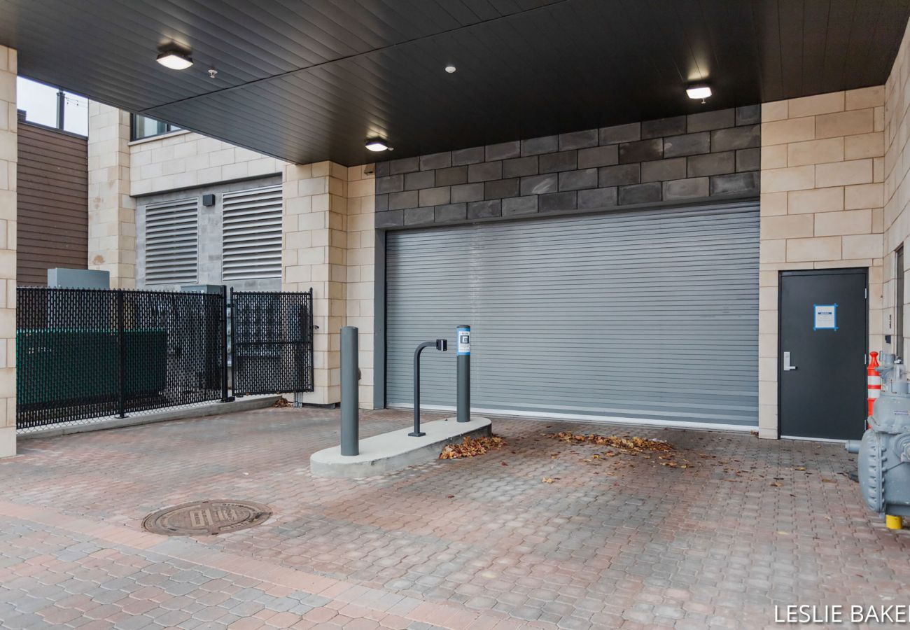 Condominium in Holland - Downtown Holland Getaway - Modern Luxury Condo