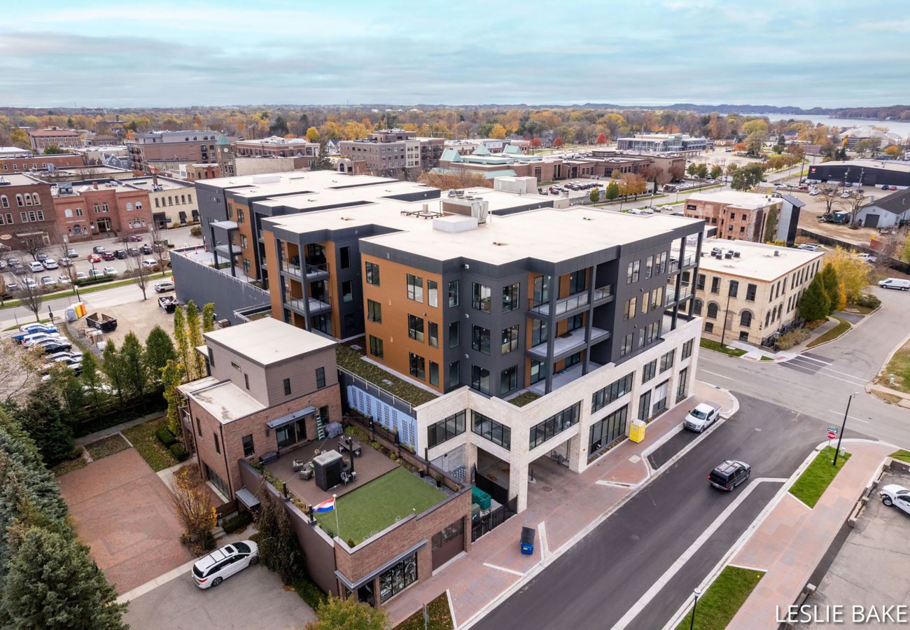 Condominium in Holland - Downtown Holland Getaway - Modern Luxury Condo
