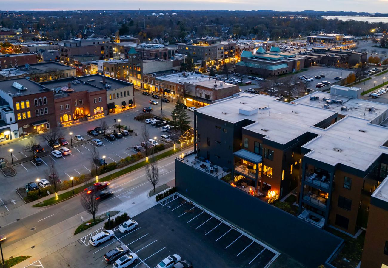 Condominium in Holland - Downtown Holland Getaway - Modern Luxury Condo