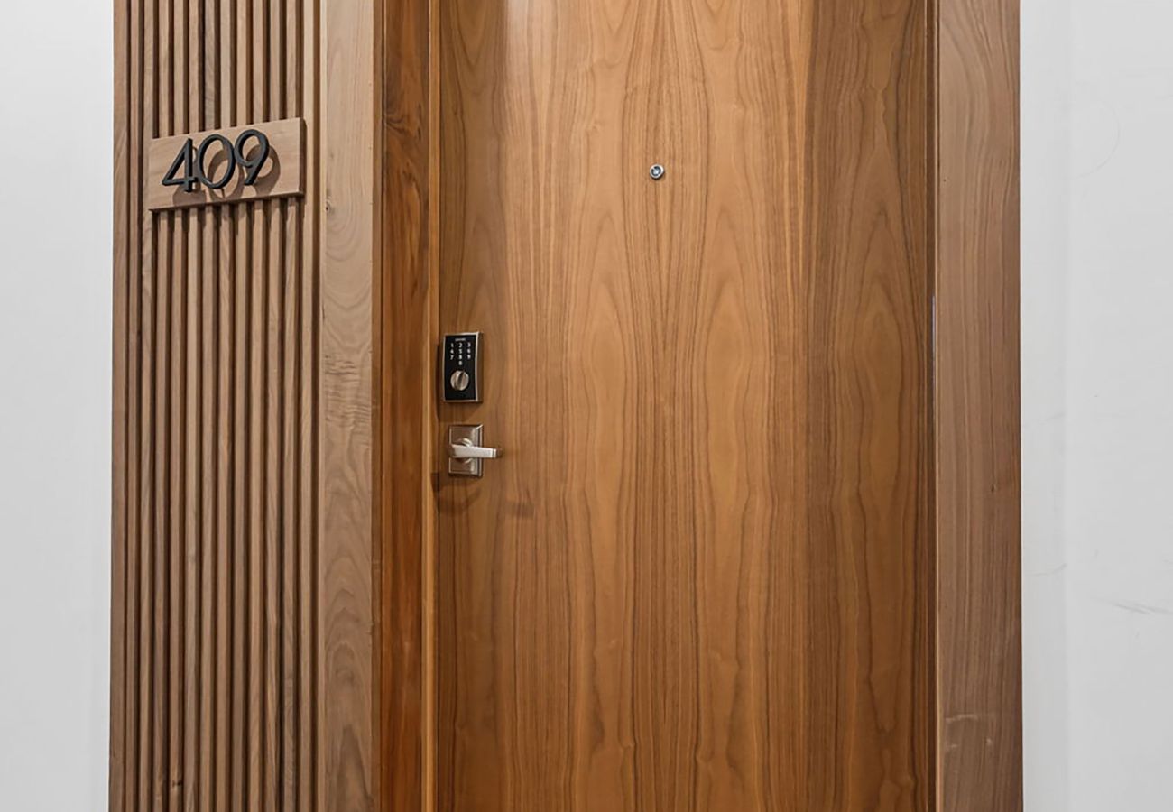 Condominium in Holland - Downtown Holland Getaway - Modern Luxury Condo