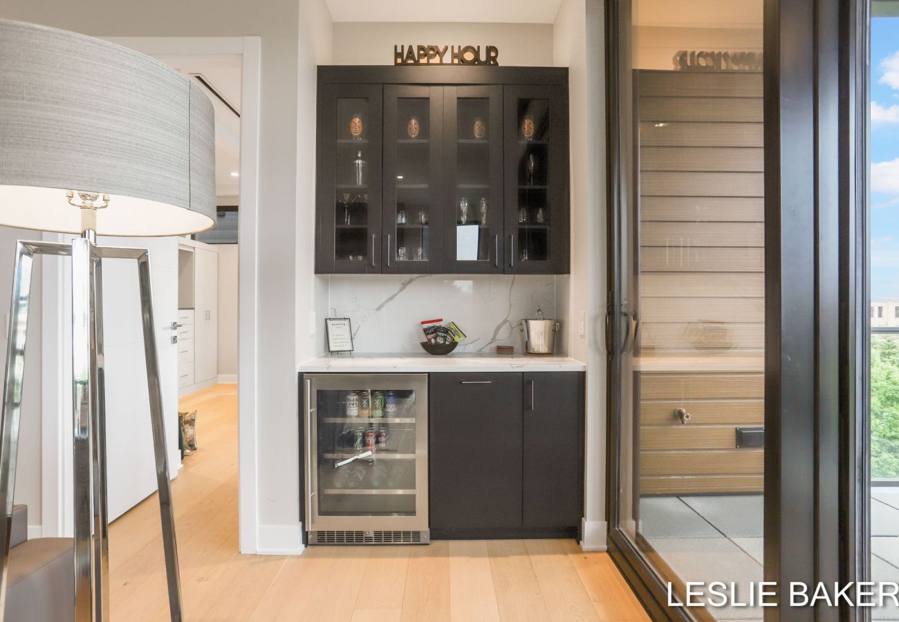 Condominium in Holland - Downtown Holland Getaway - Modern Luxury Condo