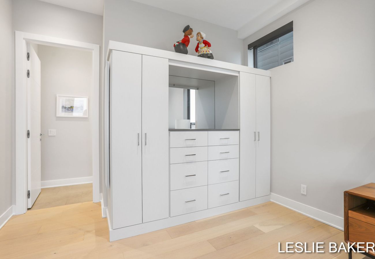 Condominium in Holland - Downtown Holland Getaway - Modern Luxury Condo