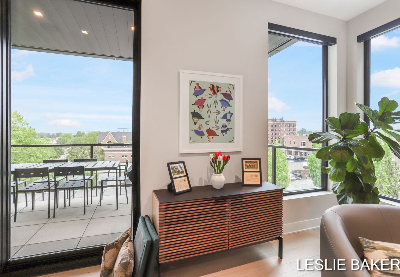 Condominium in Holland - Downtown Holland Getaway - Modern Luxury Condo