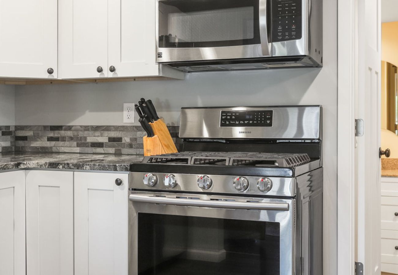 House in West Olive - Drift Away Cottage - Private Beach Access - Tennis - Near Lake MI