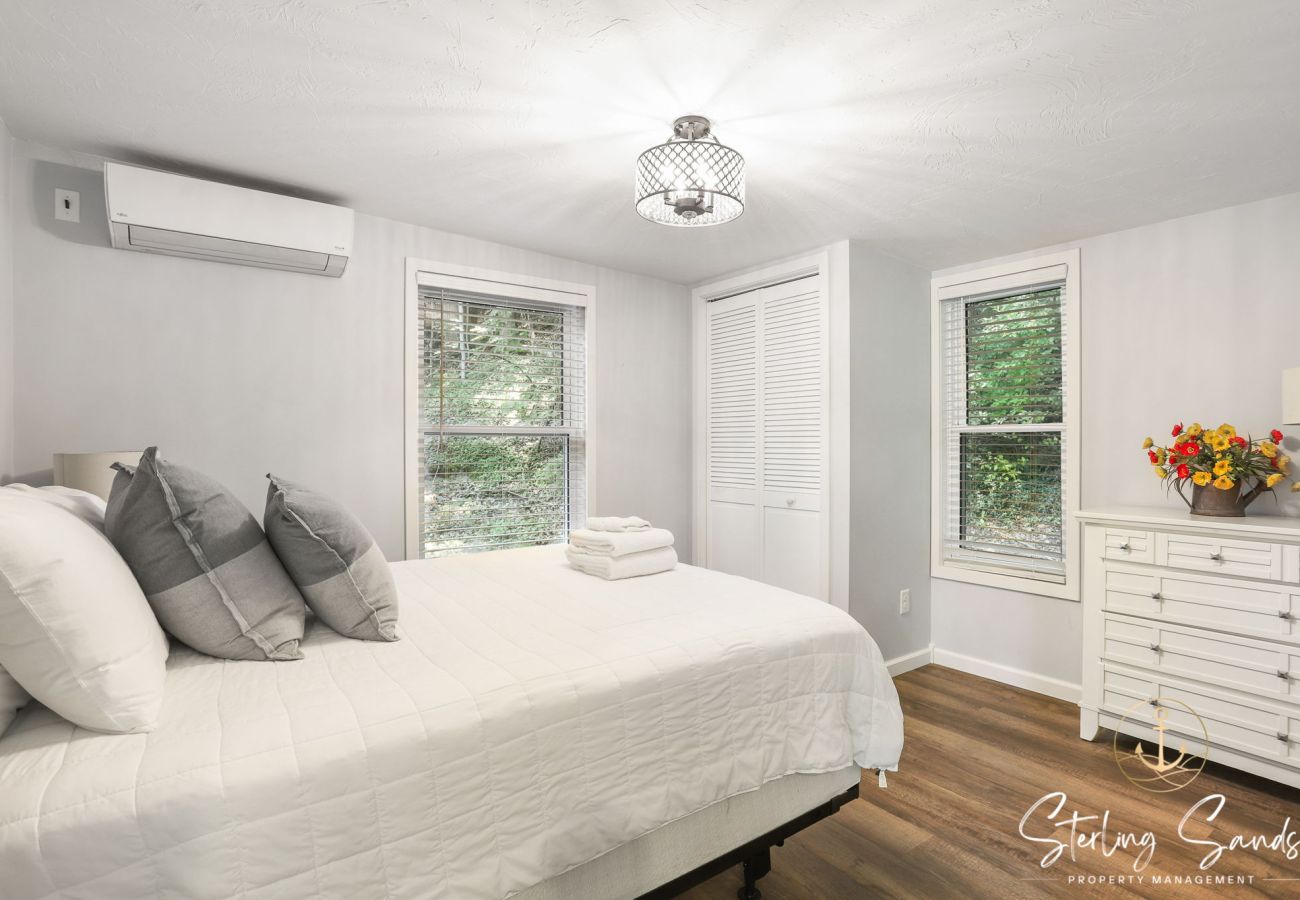 House in West Olive - Drift Away Cottage - Private Beach Access - Tennis - Near Lake MI