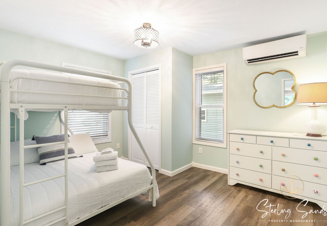 House in West Olive - Drift Away Cottage - Private Beach Access - Tennis - Near Lake MI