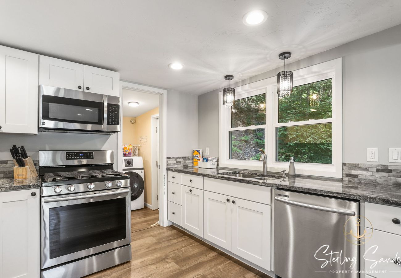 House in West Olive - Drift Away Cottage - Private Beach Access - Tennis - Near Lake MI