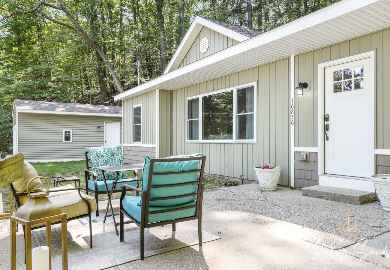 House in West Olive - Drift Away Cottage - Private Beach Access - Tennis - Near Lake MI