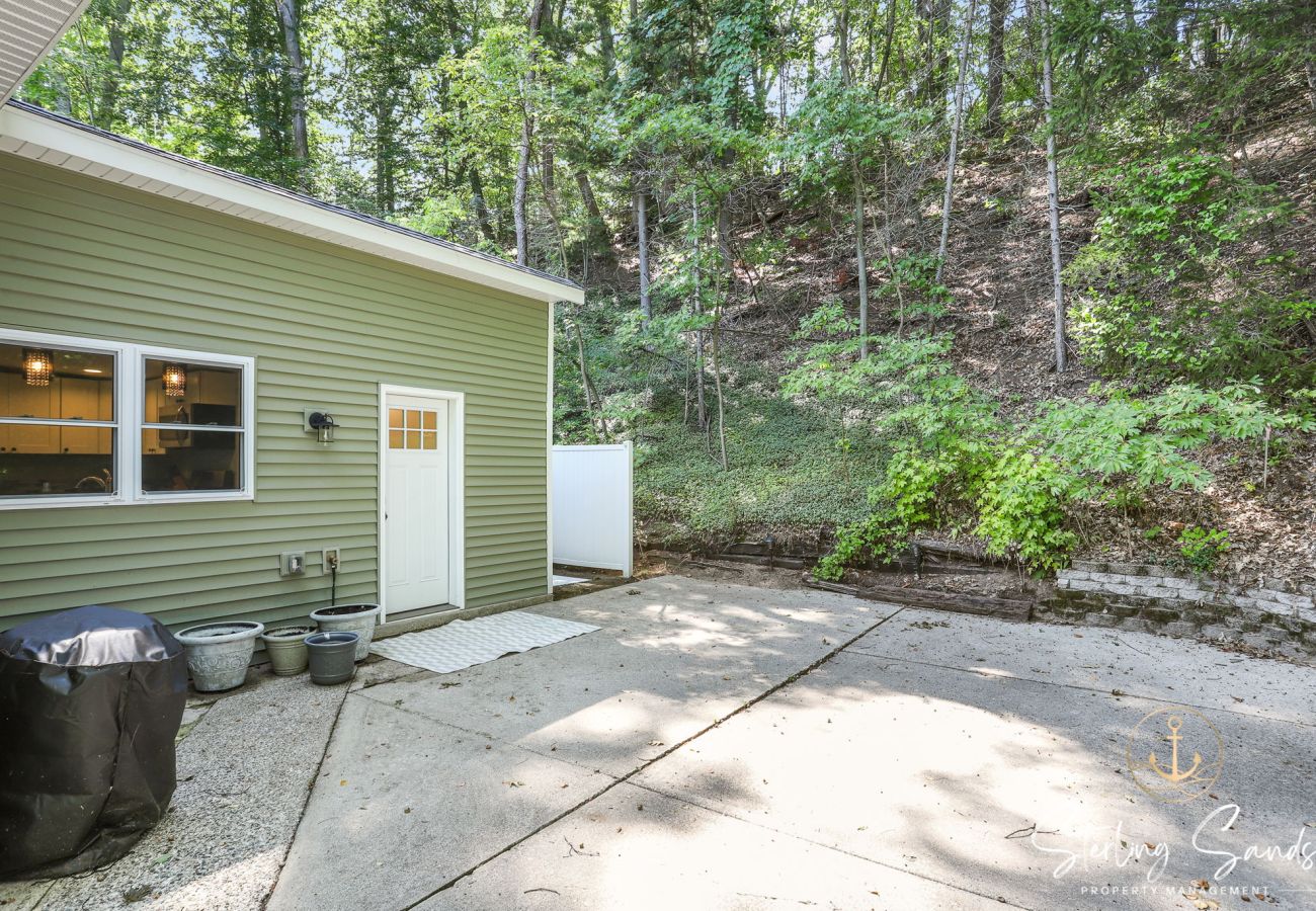 House in West Olive - Drift Away Cottage - Private Beach Access - Tennis - Near Lake MI