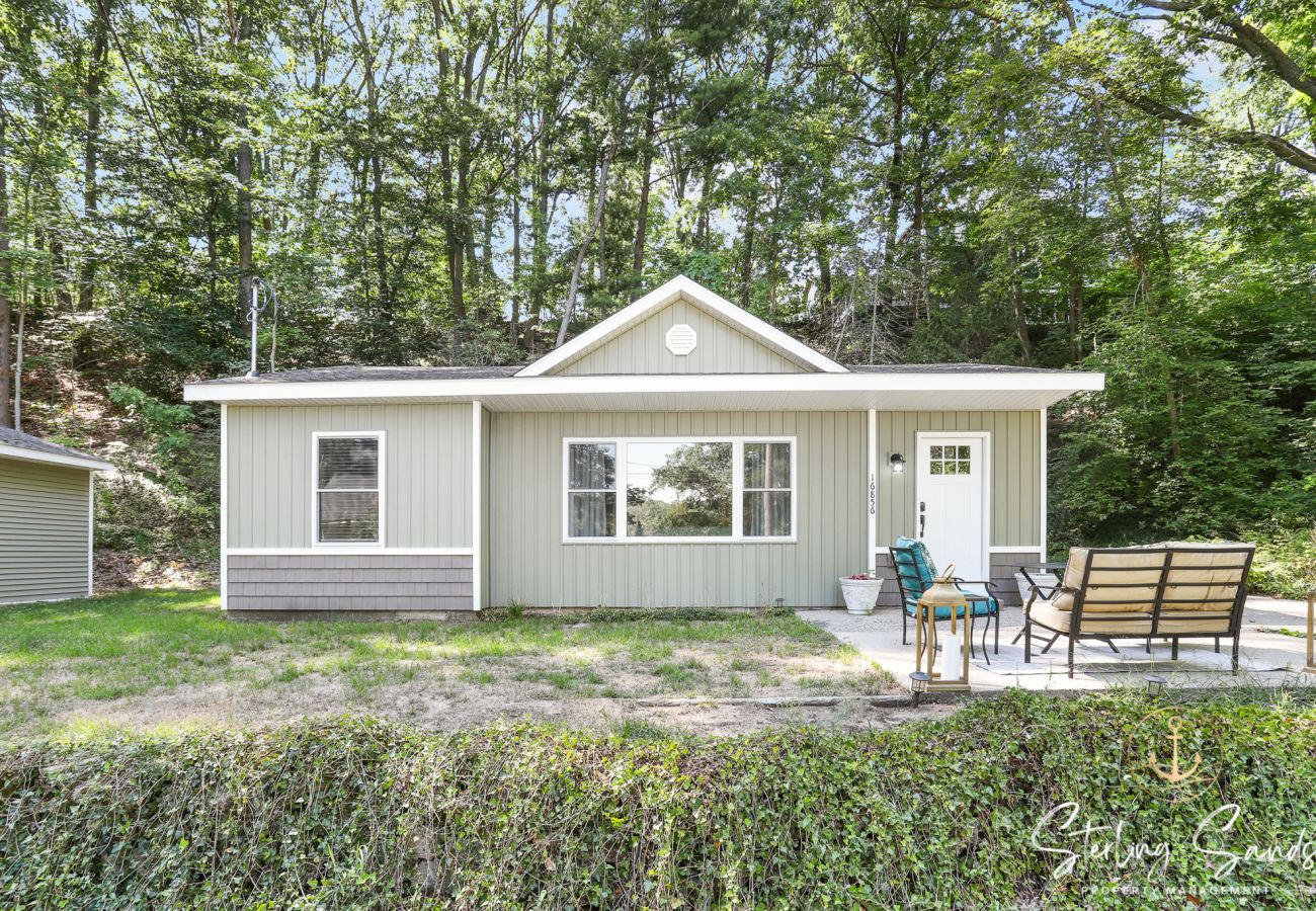 House in West Olive - Drift Away Cottage - Private Beach Access - Tennis - Near Lake MI